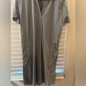 Southern Tide dress size large blacks dnd white pattern.